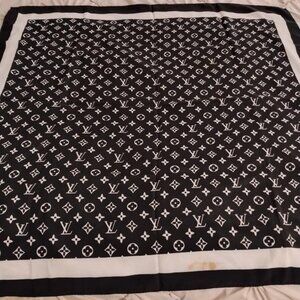 LARGE LOUIS VUITTON SILK SCARF